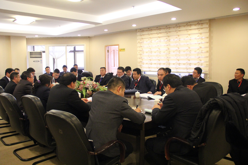 1518166167110677.jpg 對大會報告進(jìn)行熱烈討論.JPG