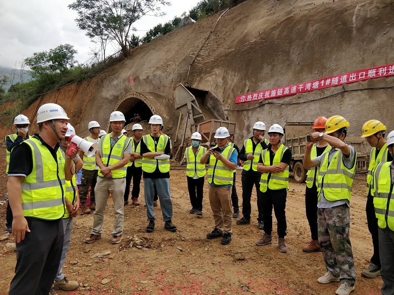 參觀1、2#隧道.jpg