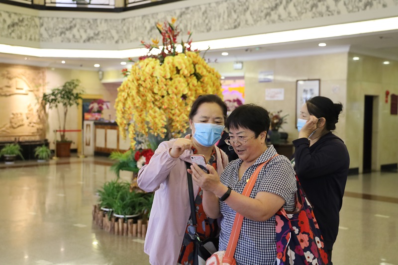 1594616389996062.jpg 好像聊起了美顏相機(jī).JPG