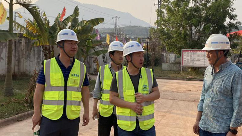 李榮峰、成聯(lián)斌到二直管景谷項目檢查指導(dǎo)工作.png
