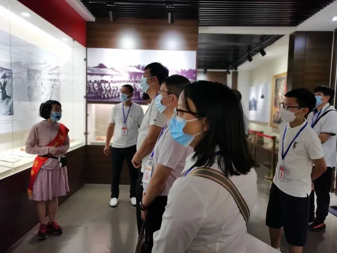 1659491380980345.jpg 六直管開(kāi)展“循偉人足跡 汲取精神力量”主題黨日活動(dòng)1.jpg