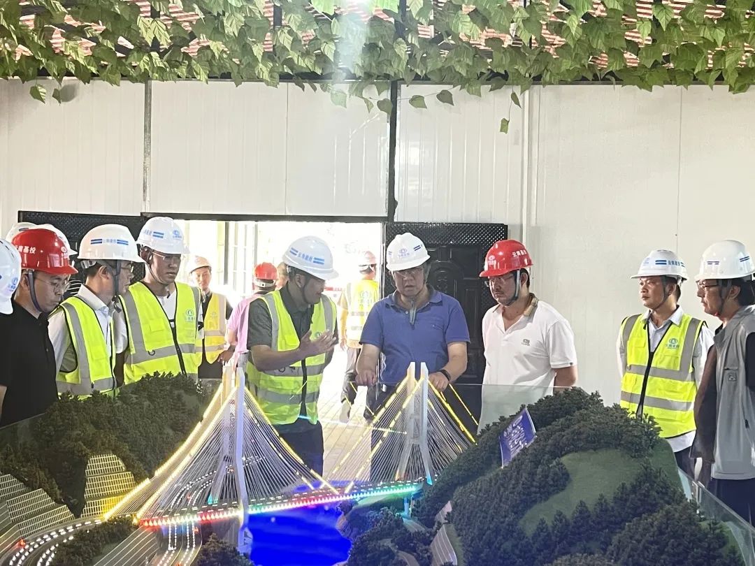 寸延峰帶隊到神秘谷大橋項目調(diào)研指導(dǎo).jpg