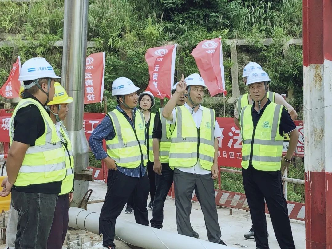 金光祥帶隊到景洪神秘谷大橋項目檢查指導(dǎo).jpg